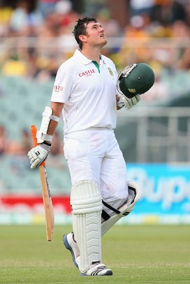 Smith celebrates his 26th test ton at Adelaide Oval vs Aus 